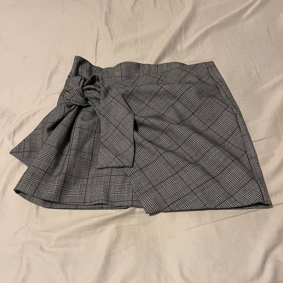 Forever 21 Plaid Wrap Skirt (Size M) - Picture 2 of 4